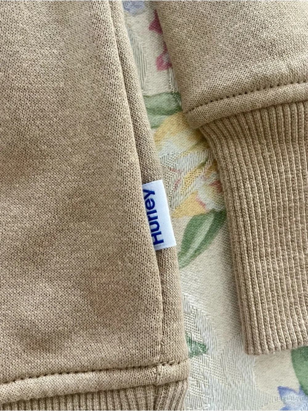 NWT Hurley Rainbow Graphic Fleece Pullover Hoodie Beige Tan Men’s Small Surf